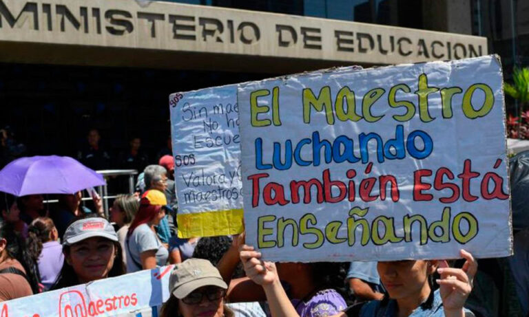 Docentes señalan que no tienen nada que celebrar: “Estamos en emergencia”