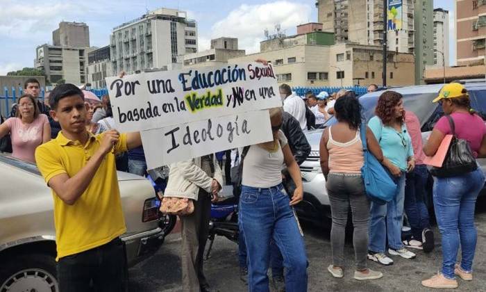Clases iniciarán el 8E entre protestas y reclamos por mejoras salariales