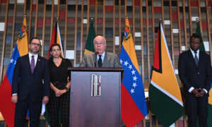 Venezuela y Guyana se comprometen a abordar “sin amenazas” el Acuerdo de 1966