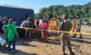 Derrumbes sepultan a 18 personas en carretera del Chocó en Colombia