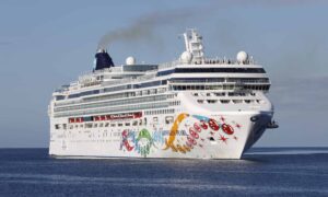 El sur dominicano estrena puerto con llegada del primer crucero