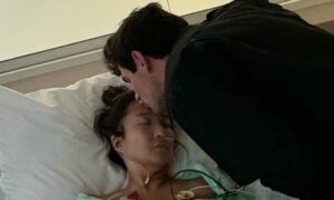 Hospitalizan a actriz de Emily in Paris por un shock séptico