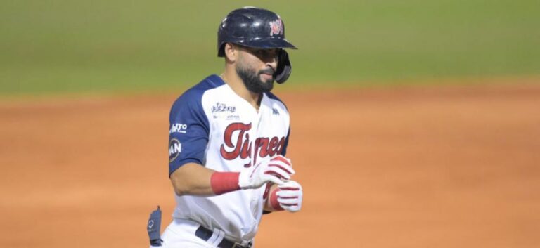 Tigres pinta de blanco a Tiburones