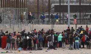 Llegada récord de migrantes al sur de EE. UU. pone a Biden contra las cuerdas