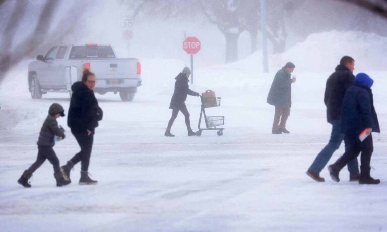 La ola de frío y la nieve impacta en gran parte de Estados Unidos