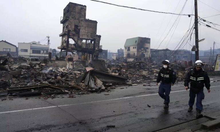 Elevan a 73 los muertos tras el terremoto en el oeste de Japón