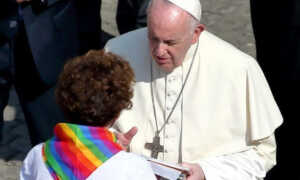El Papa insiste: “No se bendice la unión homosexual” sino a las personas