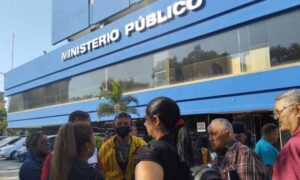 Pescadores entregan estudio sobre contaminación del Lago al MP