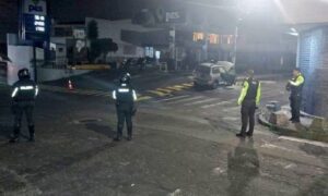 Incendian 3 vehículos en Ecuador tras anuncio de estado de excepción