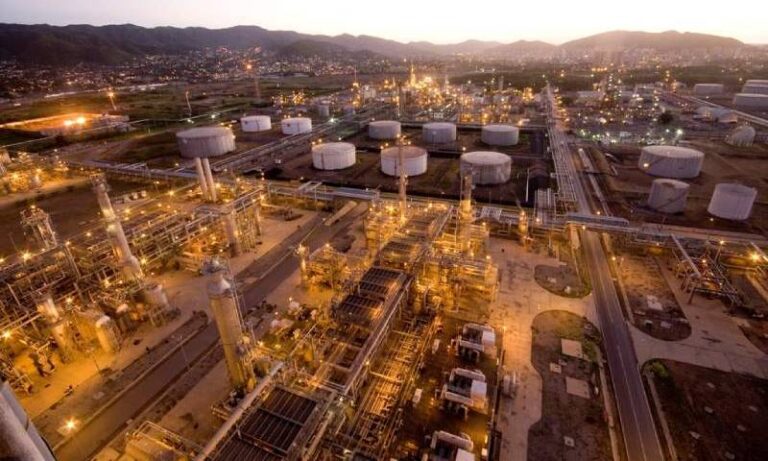 Guyana inicia licitación para montar su primera refinería petrolera