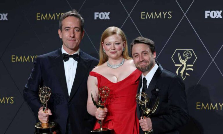 “Succession” y “The Bear” empatan con seis victorias en los Emmy