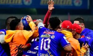 Tiburones se impone ante Bravos y está en la final