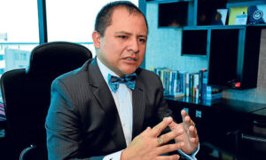 Asesinan en Ecuador a fiscal que investigaba asalto a canal de TV