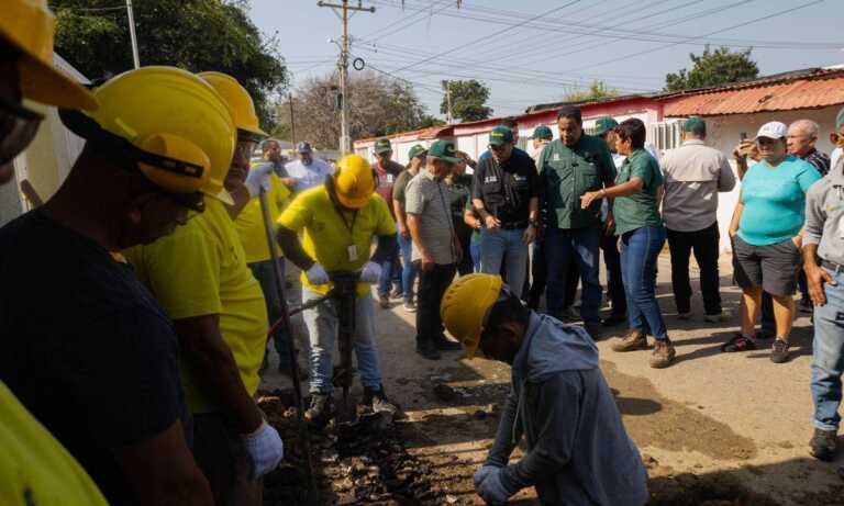 Alcaldía de Maracaibo repara fuga en callejón San Jaime de Altos de Jalisco