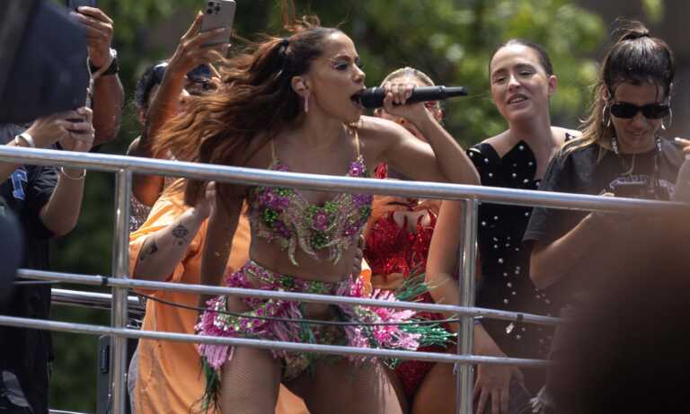 Anitta congrega a una multitud en un carnaval carioca que se resiste a acabar