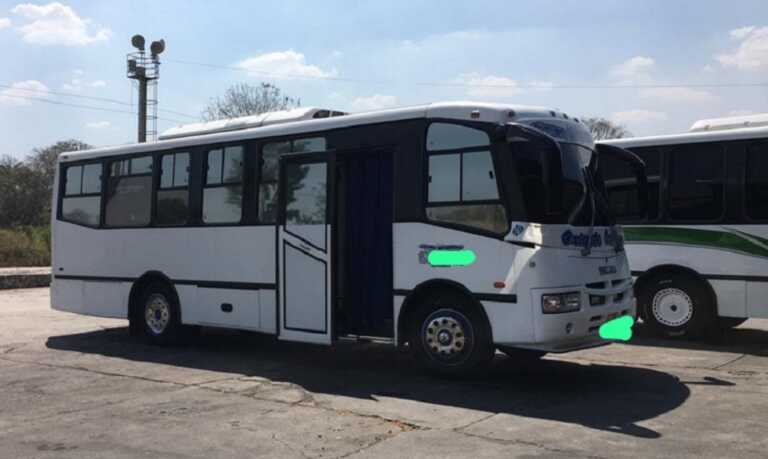 Envían a pasajeros de Barquisimeto a Caracas en buseta por falla de avión