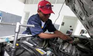 Denuncian falta de financiamiento para reparar vehículos