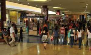 Reportan tendencia a la baja en centros comerciales durante el último trimestre