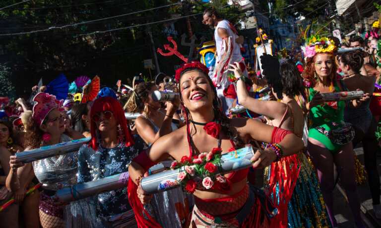 Desfile ‘El Cielo en la Tierra’ inaugura carnaval carioca de Río de Janeiro