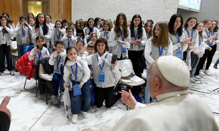 El Papa pide a los jóvenes que los ‘like’ y ‘followers’ no les condicionen