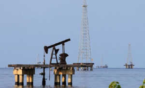 EE. UU. favorecerá a inversores existentes para licencias petroleras de Venezuela