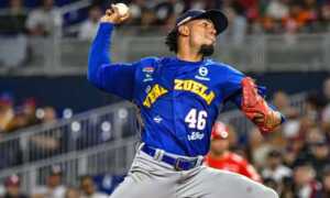 Ricardo Pinto y Filadelfia pactan contrato de ligas menores