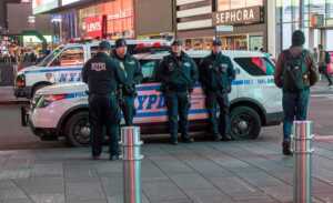 Nueva York extiende toque de queda a varios refugios para inmigrantes