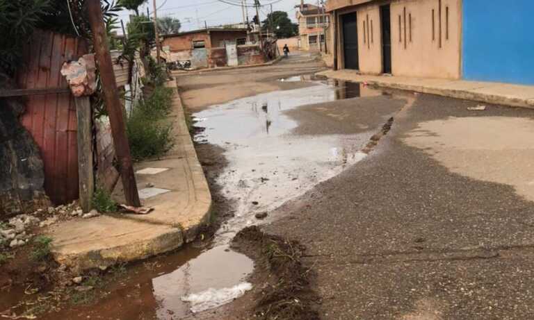 Piden arreglar tubería para que llegue el agua en el sector La Industrial