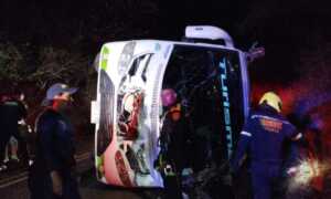 Vuelco de autobús con 3 comparsas de Cartagena deja un muerto y 25 heridos