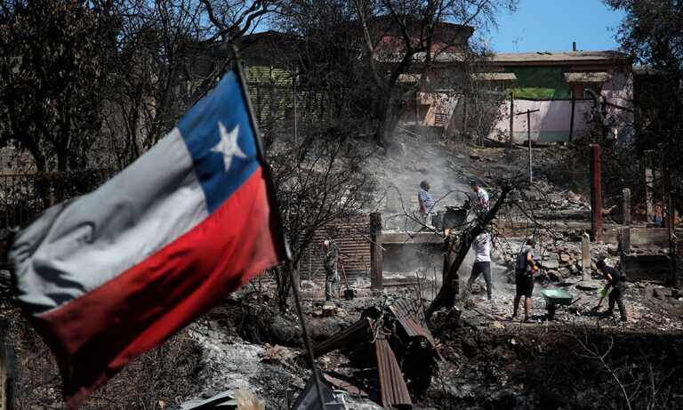 Fallecidos por incendios en Chile sube a 131, solo 35 son identificados