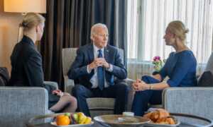 Biden se reúne con la viuda y la hija de Alexéi Navalni