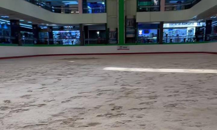 Retrasan reapertura de pista de hielo de Galerías Mall por falta de maquinaria