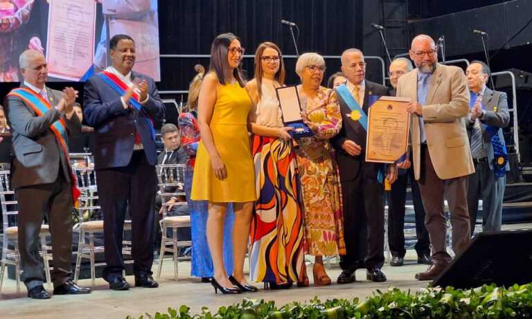 Condecoran a Iecluz con la Orden Dr. Humberto Fernández Morán