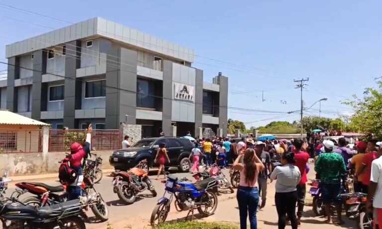 Protestan en Bolívar para exigir que continúe la búsqueda de mineros