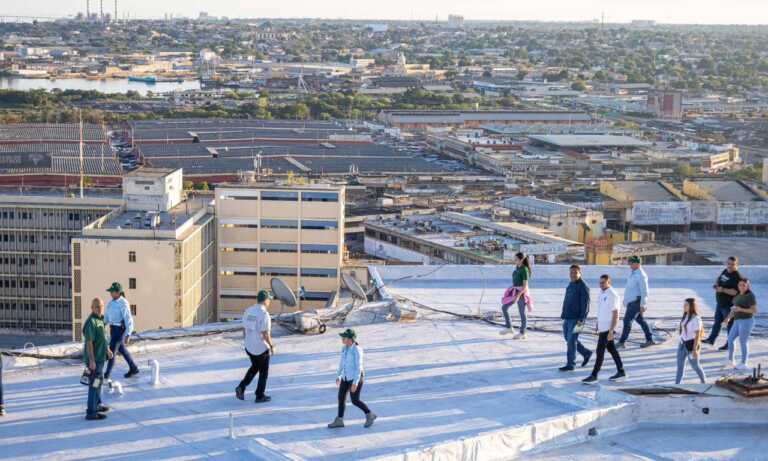 Alcaldía entrega impermeabilización en las Torres del Saladillo