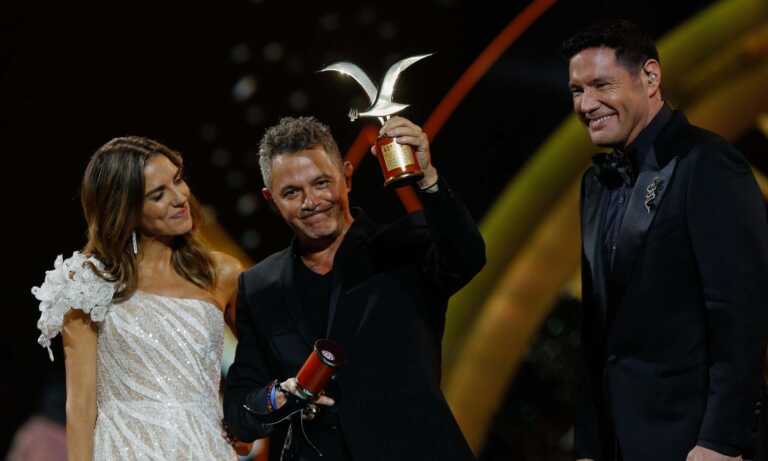 Alejandro Sanz obtiene Gaviota de plata y oro en inauguración de Viña del Mar