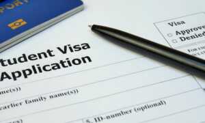 EE. UU. brinda a venezolanos con visa de estudiante opción de obtener permiso de trabajo