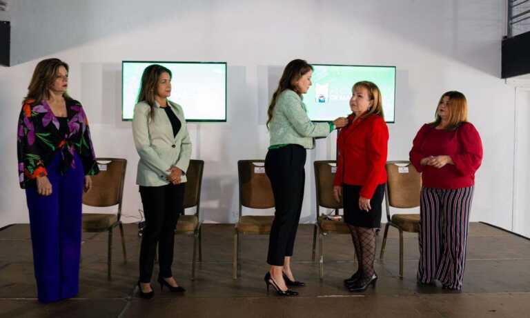 Alcaldía rinde homenaje a 125 profesionales de la salud