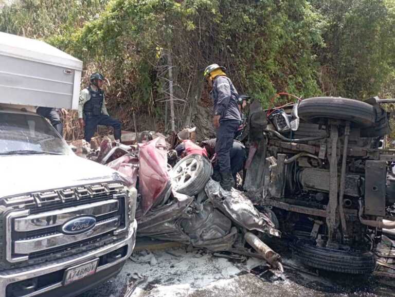 Dos personas muertas y 3 heridos deja accidente en el estado Miranda