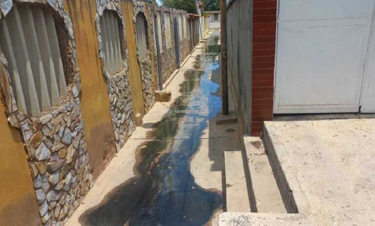 Unas 30 familias exigen solución definitiva a bote de aguas negras en San Jacinto