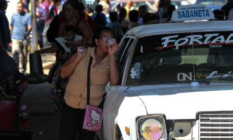 Calor extremo amenaza la frágil subsistencia de trabajadoras informales en Maracaibo