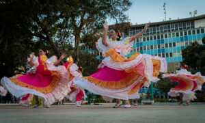 Con 250 bailarines en escena celebran el Día de la Danza Nacionalista