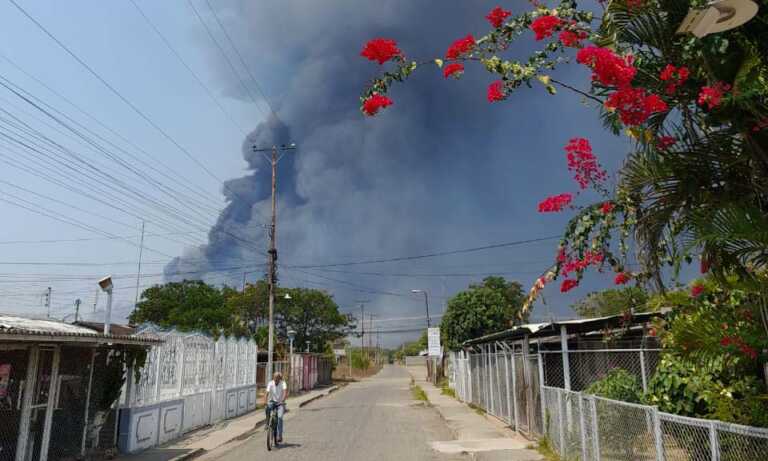 Persiste incendio en pozos petroleros de Bachaquero tras más de 16 horas