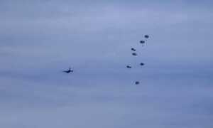 EE. UU. completa primer lanzamiento aéreo de ayuda humanitaria en Gaza