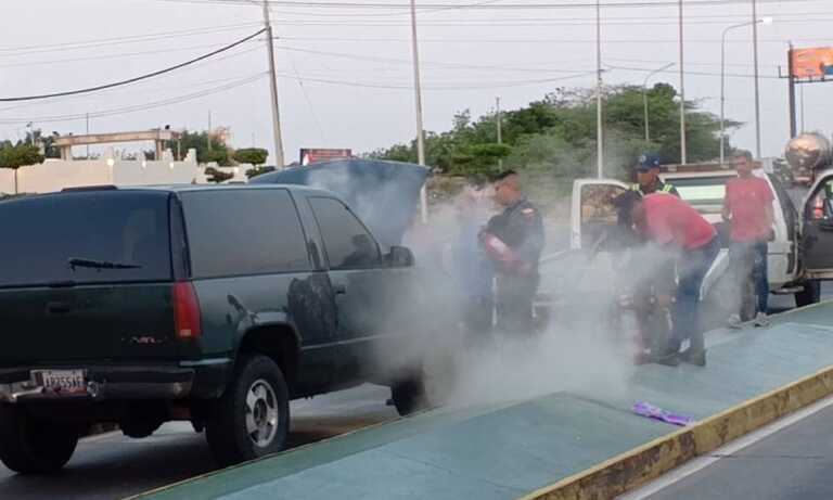 Una camioneta se incendia en el Puente sobre el Lago de Maracaibo