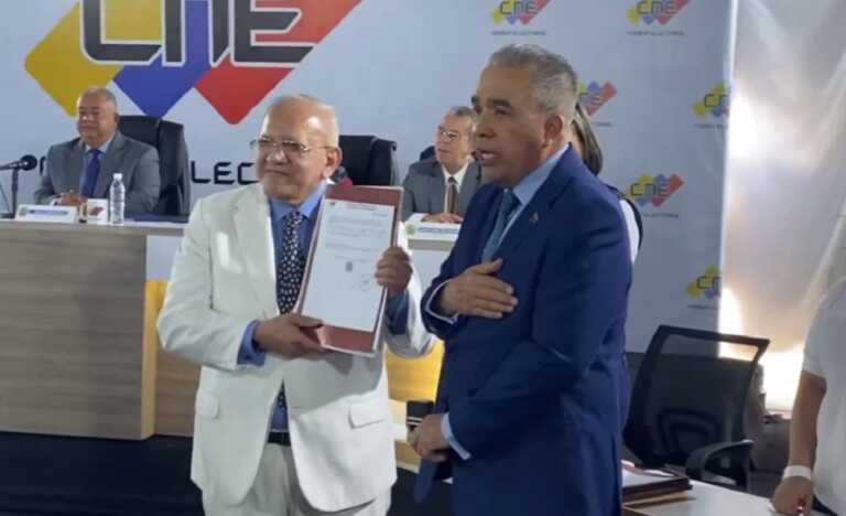 Luis Eduardo Martínez es el primer candidato inscrito para las presidenciales