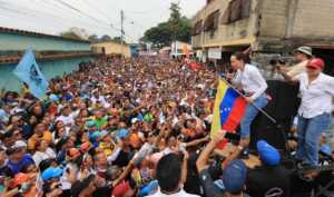 Oposición evalúa a contrarreloj si inscribe a Machado o activa otro “plan”