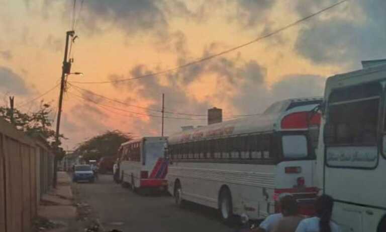 Bloquean vía en Paraguaipoa para exigir solución a problemas eléctricos