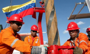 Argus: Producción petrolera del país cae 30.000 barriles diarios en marzo