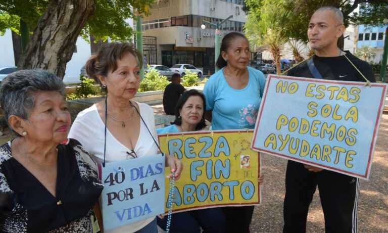 Hacen campaña 40 días por la Vida para rezar contra el aborto